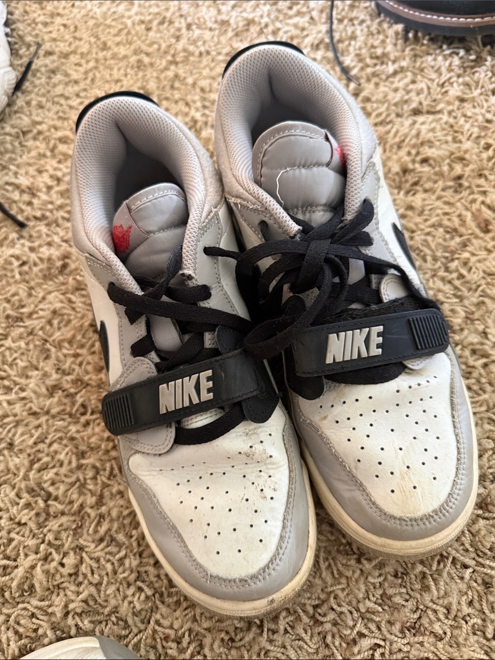 Nike Kids White, Gray and Black Low-Top Sneakers with Strap